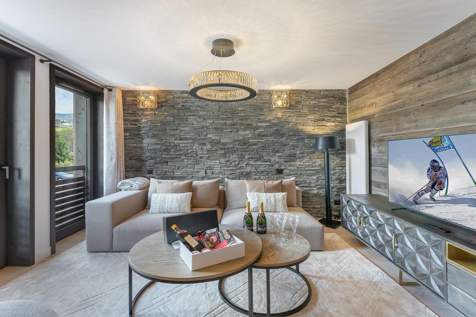 Chalet Alpamayor Maia, 4 bedrooms, Courchevel — photo 1 of 21